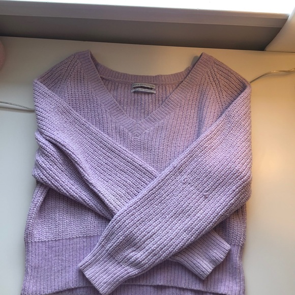 SOLD Lilac sweater with v-neck detail - Picture 5 of 6
